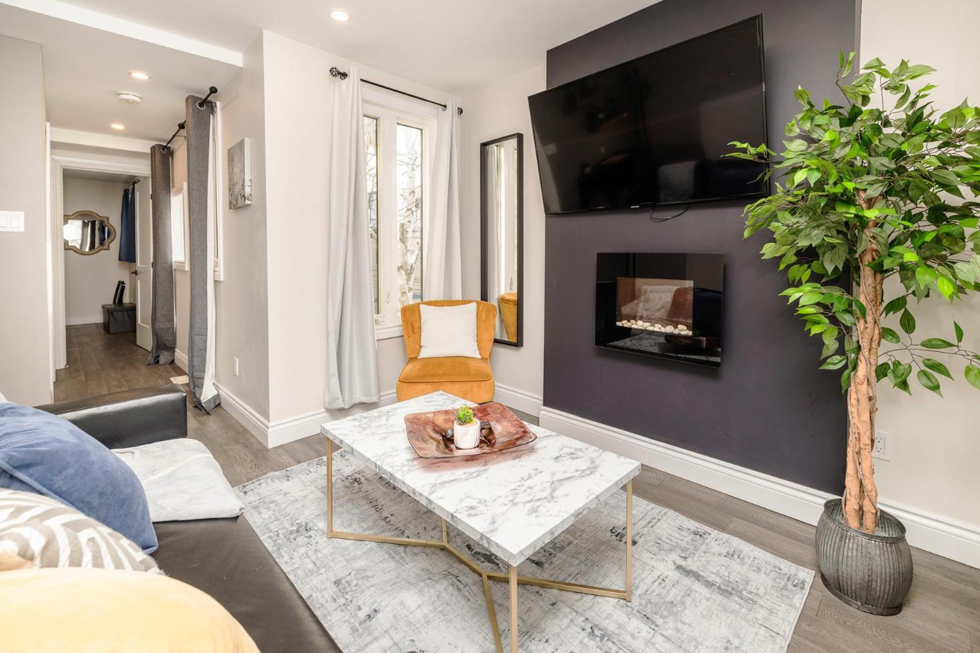 Pet-friendly 2br - Near University Apartment *